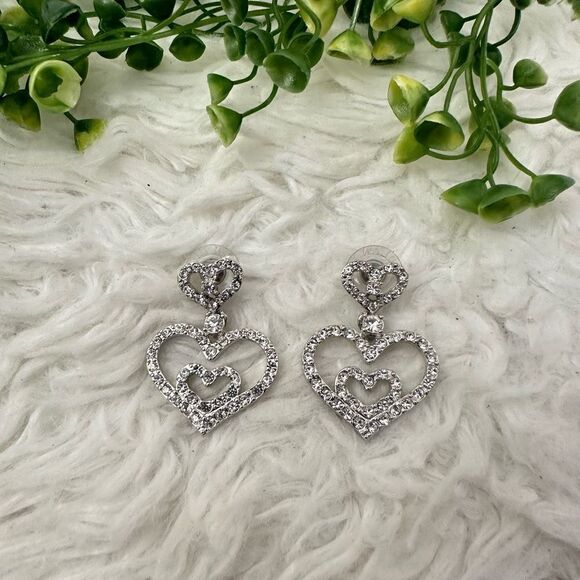 NOLAN MILLER Dangle Drop Heart Rhinestone Earrings Stud Closure - Picture 1 of 7